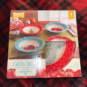 Pioneer Woman Christmas Rimmed bowl set